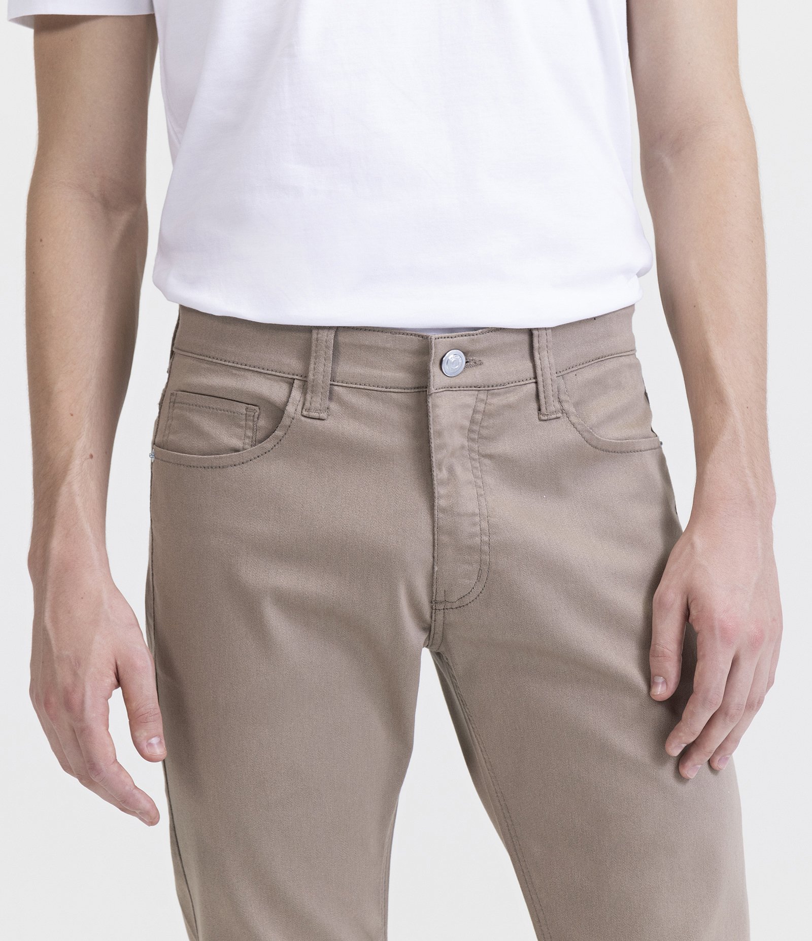 Calça Slim em Sarja com Bolsos 2