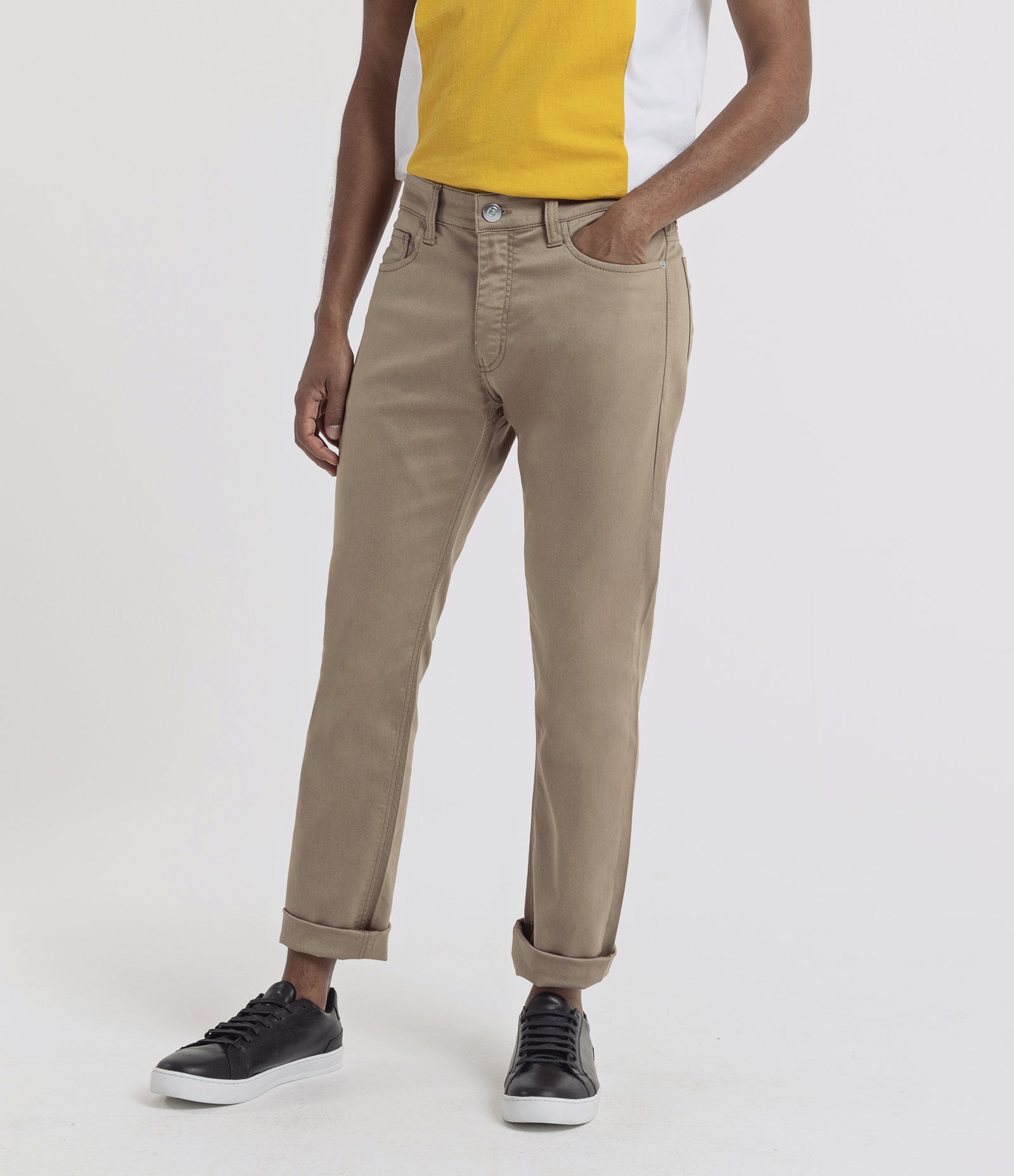 Calça Slim em Sarja com Bolsos Marrom 1