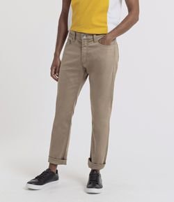 Calça Slim em Sarja com Bolsos
