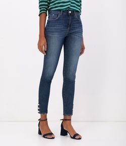 Calça Jeans Skinny Lisa com Botões de Pérola