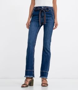 Calça Boot Cut Jeans com Cinto e Fivelas 