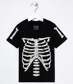 Camiseta Infantil Estampa Esqueleto Brilha no Escuro - Tam 5 a 14 anos