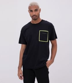 Camiseta Slim com Bolso Neon