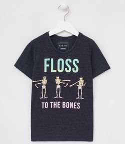 Camiseta Infantil Estampa de Esqueletos - Tam 5 a 14 anos