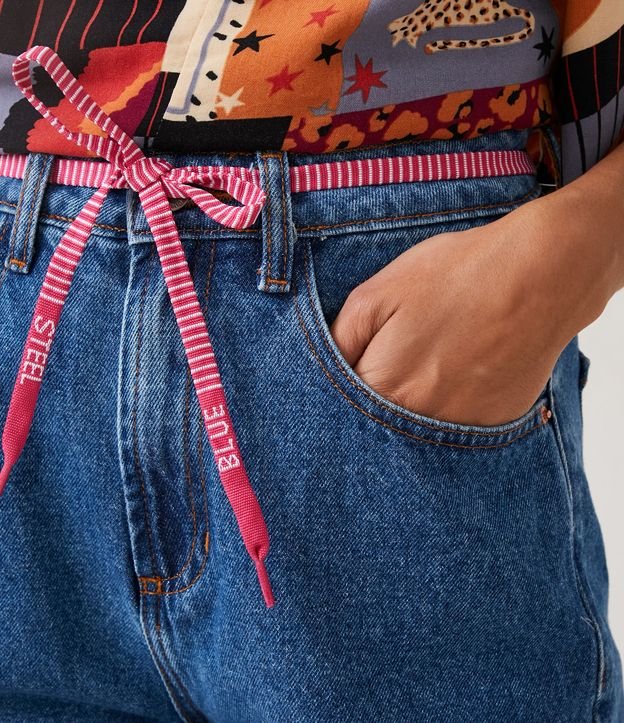Short Mom Cintura Alta em Jeans com Bolsos com Puídos Azul 4