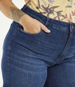 Bermuda Estonada Meia Coxa em Jeans Curve & Plus Size