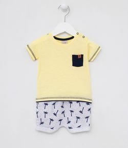 Conjunto Infantil Camiseta com Bolso e Bermuda Saruel Estampa de Coqueiros - Tam 0 a 18 meses