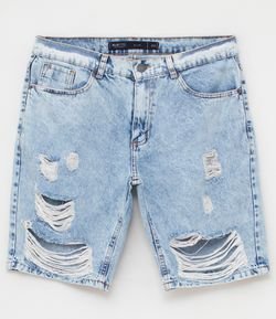 Bermuda Desarregada com Rasgos em Jeans 
