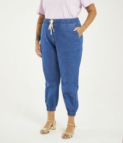 Calça Jeans Jogger com Amarração Curve & Plus Size