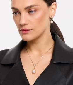 Conjunto Brinco e Colar com Pingente Gota de Pérola