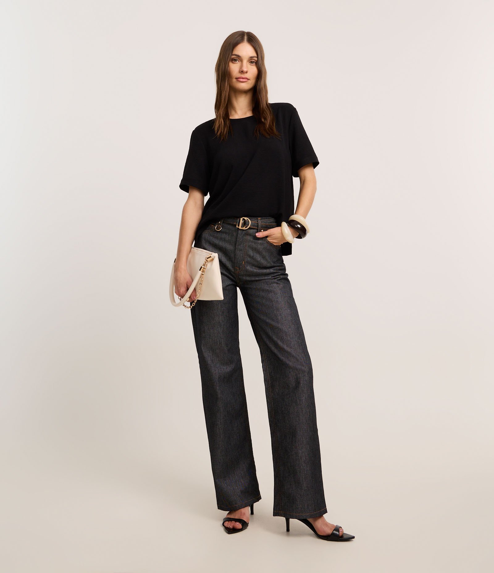 Blusa com Abertura nas Costas e Detalhes Pespontados Preto 2