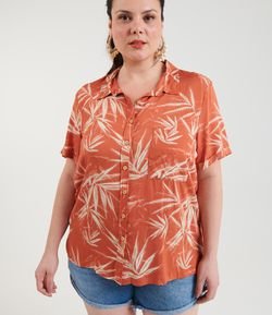 Camisa Estampada com Folhas Curve & Plus Size
