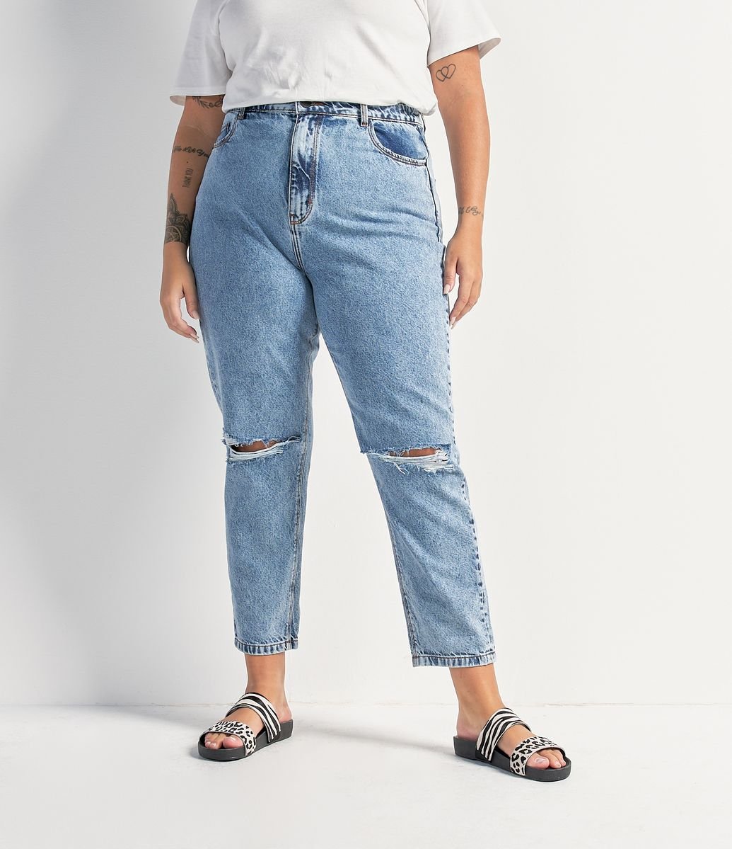 calça jeans mom plus size