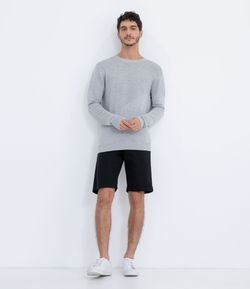 Suéter com Textura Assimétrica em Tricô