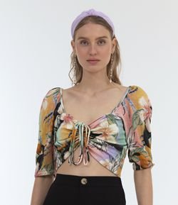 Blusa Cropped Floral com Detalhe na Frente 