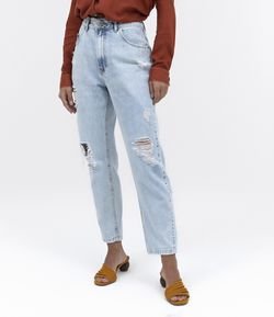 Calça Jeans Boyfriend com Puídos