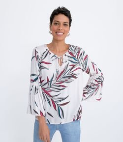 Blusa Bata com Amarração no Decote e Mangas Amplas Estampa Folhagens