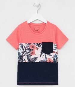Camiseta Infantil com Recortes e Bolsinho - Tam 5 a 14 anos