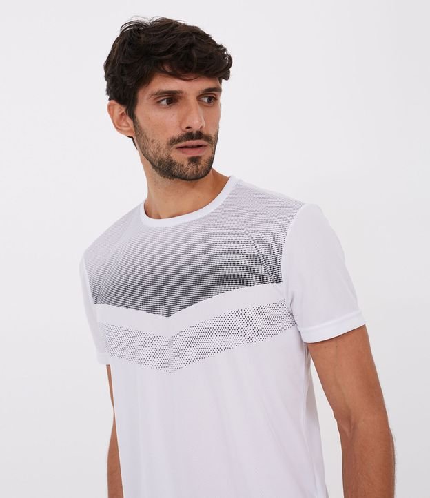 Camiseta Esportiva com Estampa Geométrica Degradê 3