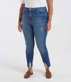 Calça Jeans Skinny com Puídos Curve & Plus Size