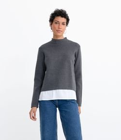 Suéter Gola Alta em Tricô com Barra de Camisa