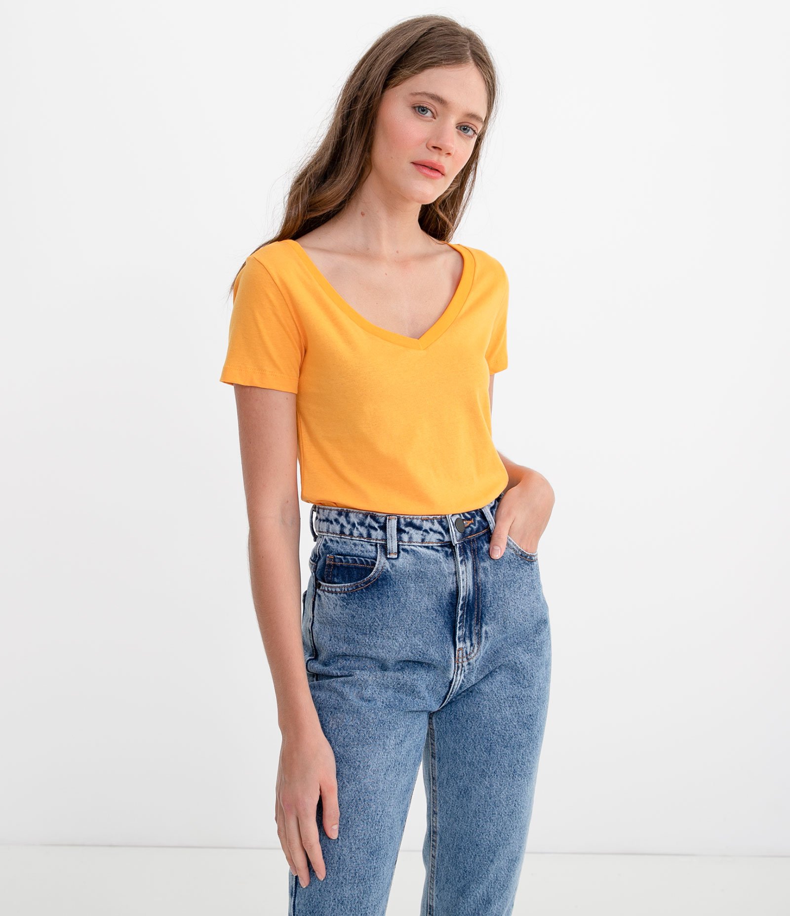 Camiseta em Algodão com Gola V e Manga Curta 1