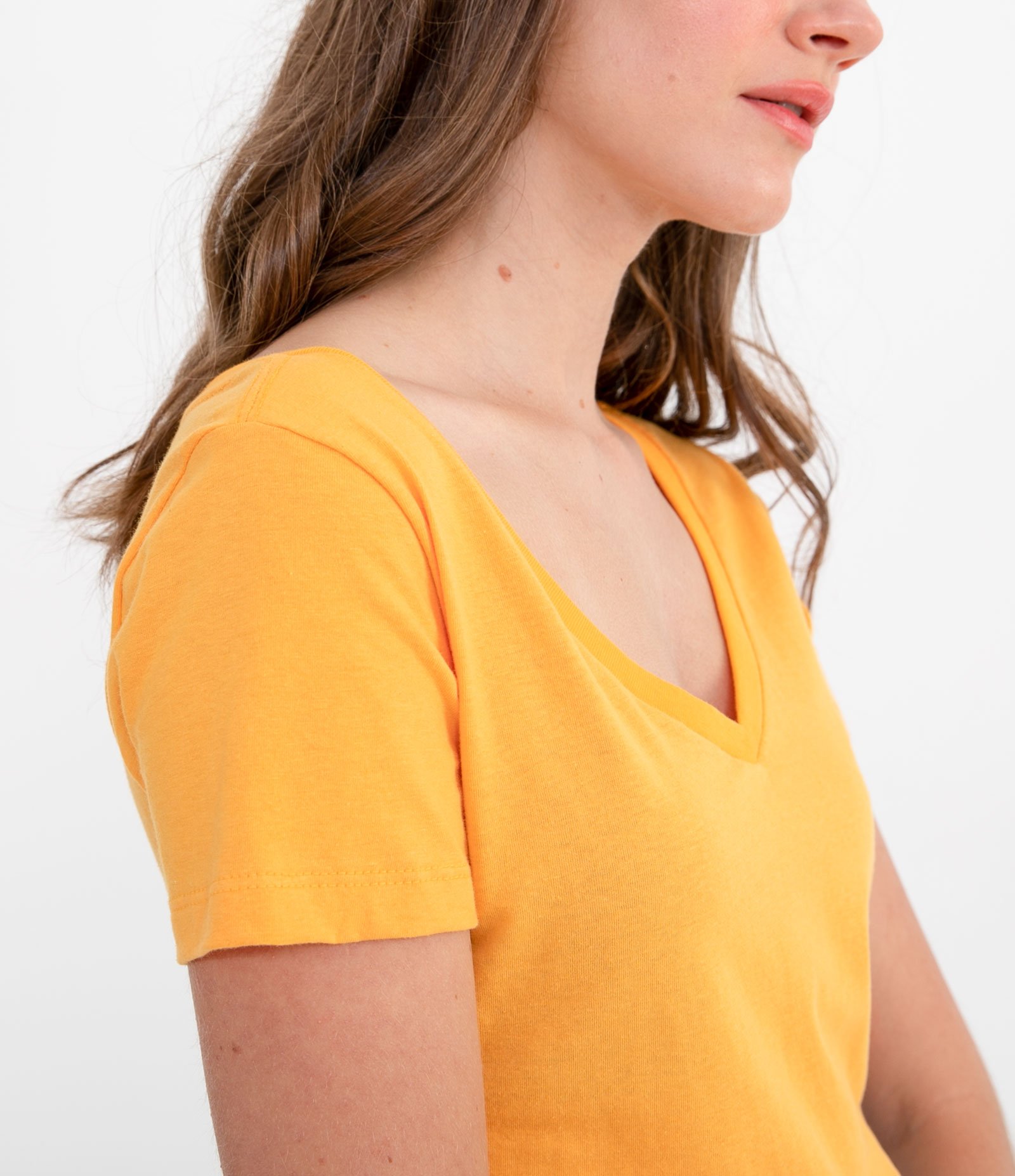 Camiseta em Algodão com Gola V e Manga Curta 3