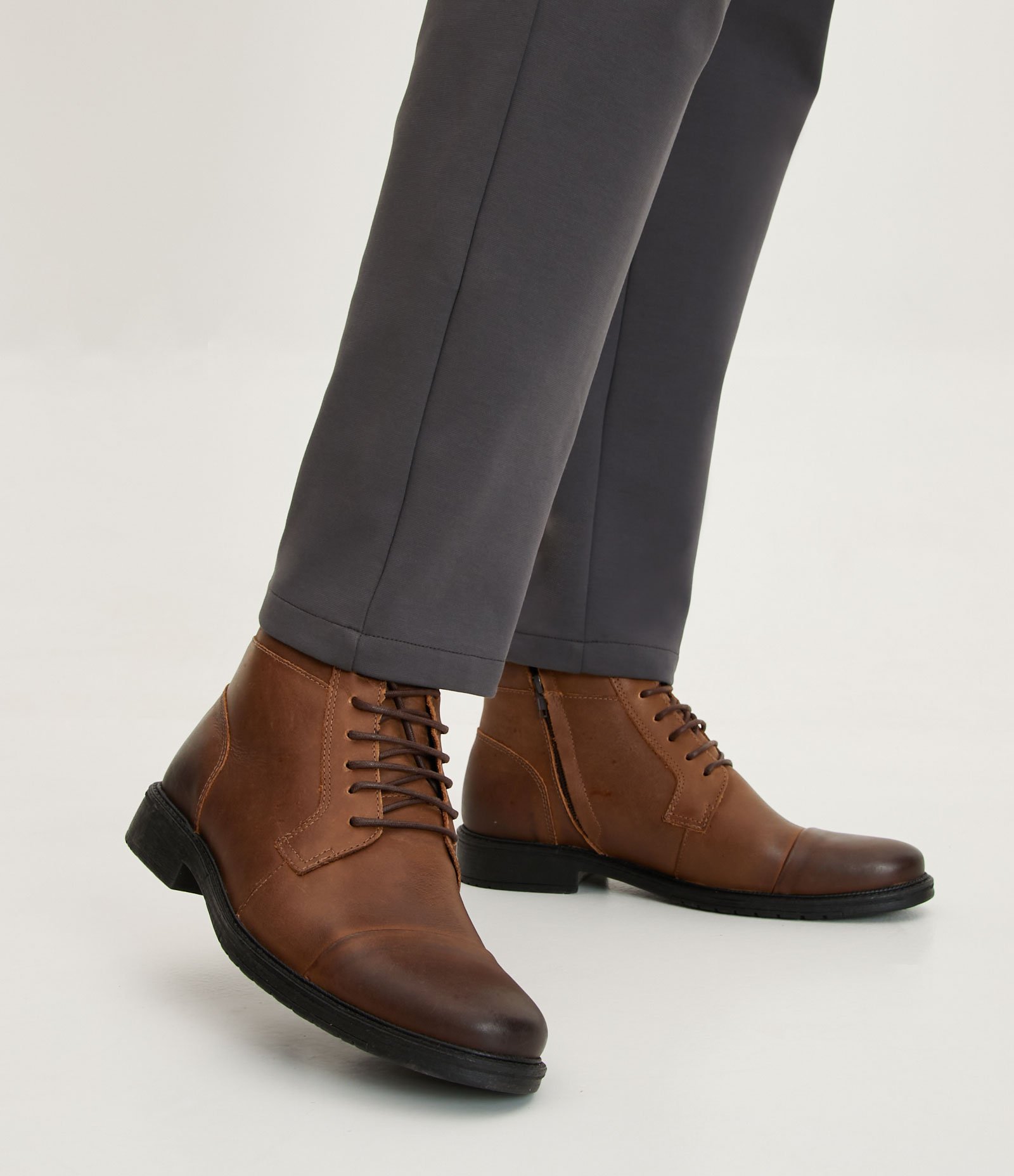 Bota Coturno Cano Baixo em Couro Nobuck com Zíper Lateral 8