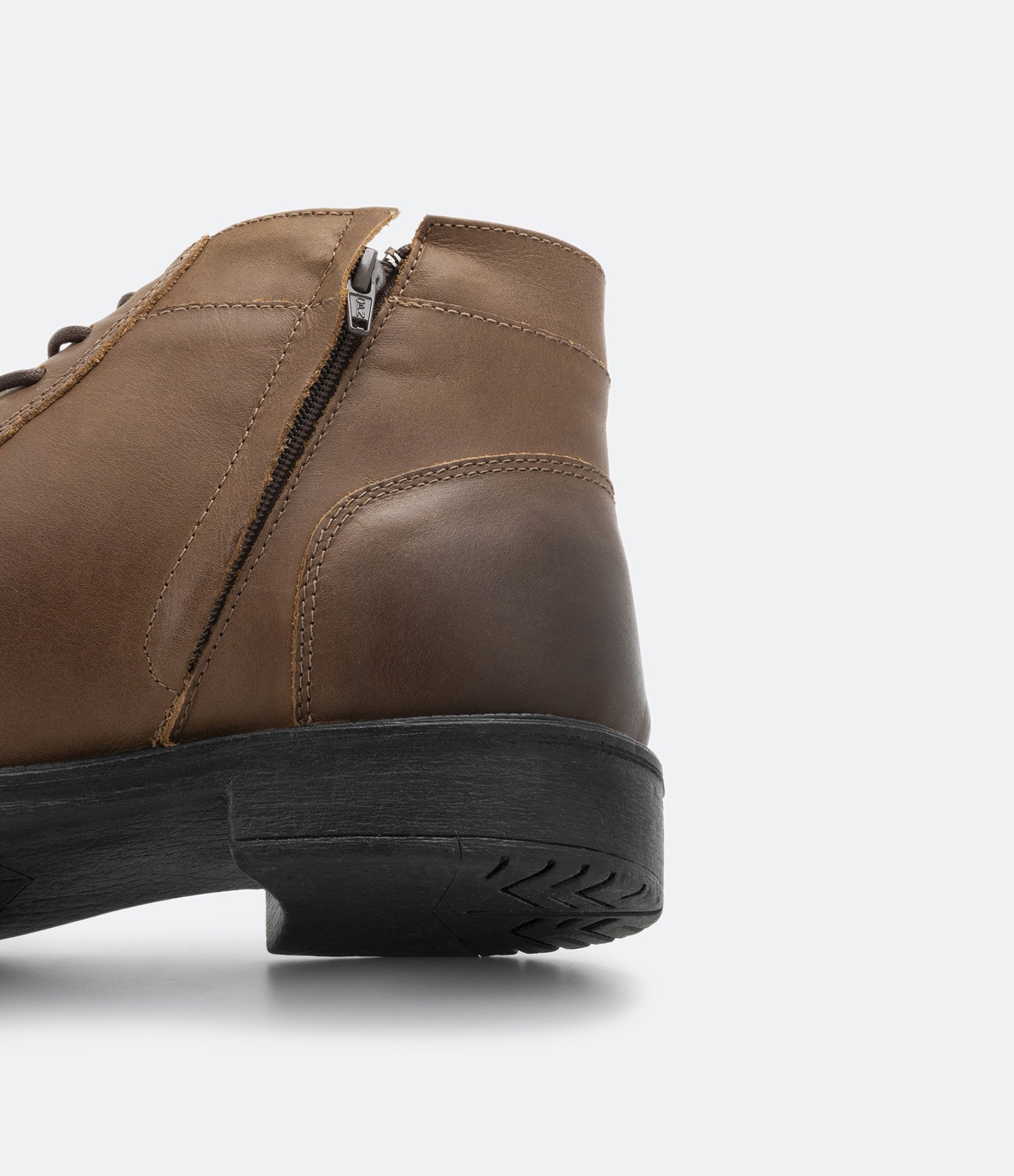 Bota Coturno Cano Baixo em Couro Nobuck com Zíper Lateral 5