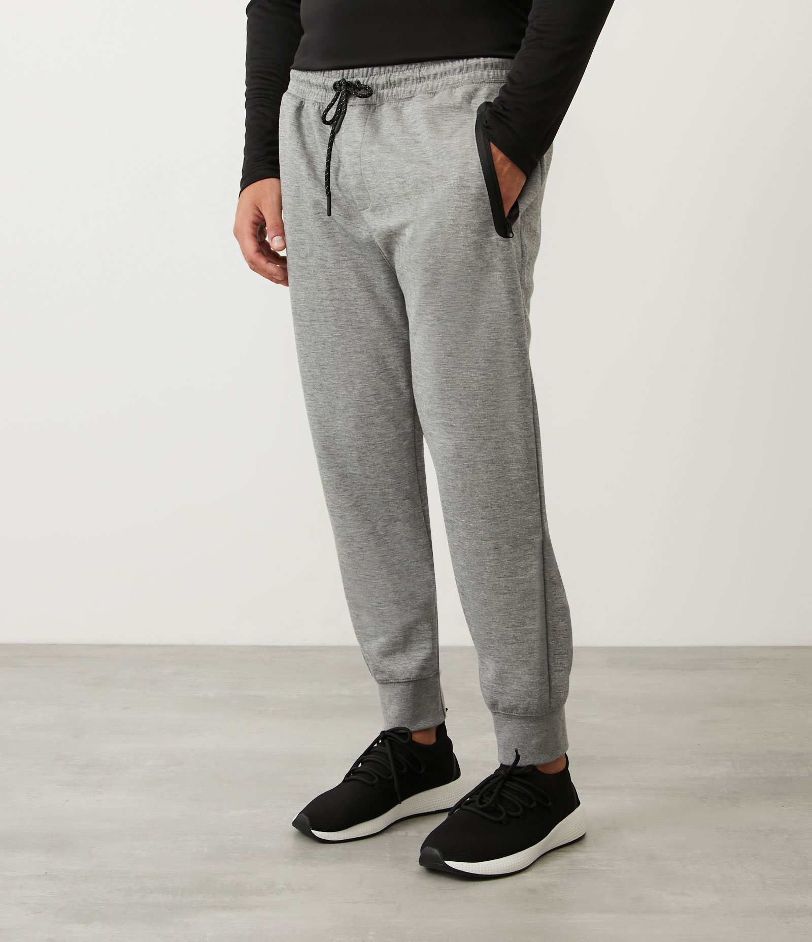 Calça Jogger Esportiva em Moletom Tecnológico Cinza Claro 2