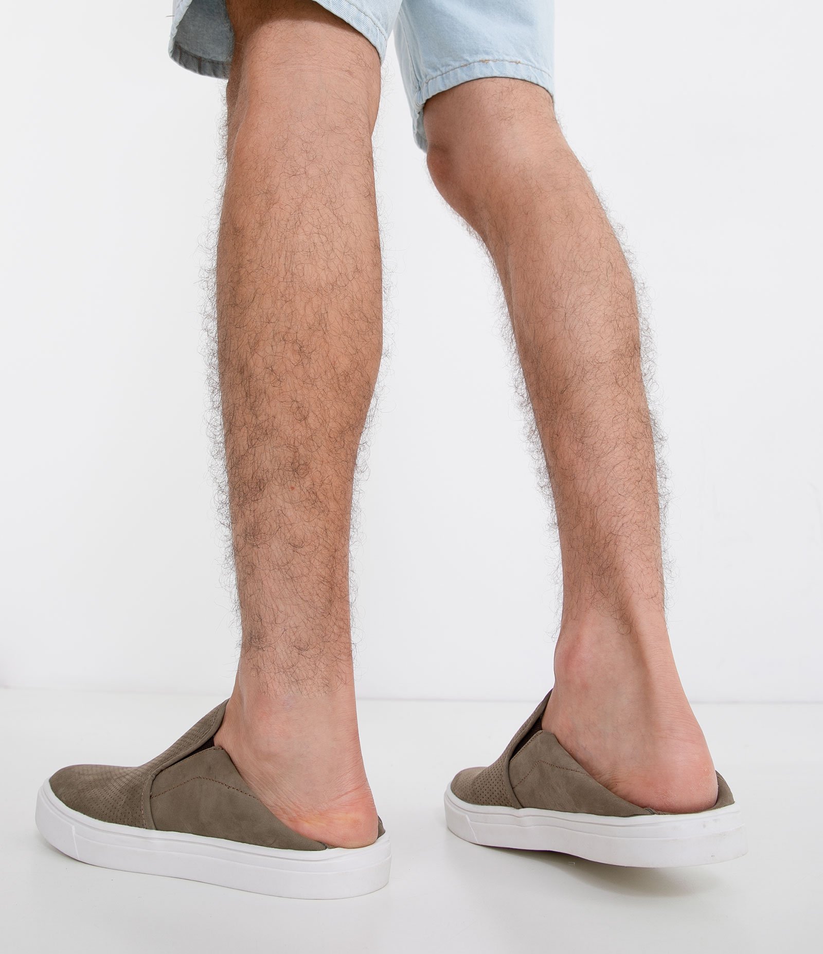 Tênis Slip On em Couro Nobuck Marrom 6