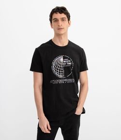 Camiseta Regular Fit Manga Curta com Aplique Holográfico 