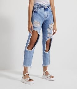 Calça Mom Jeans com Cinto Western e Puídos 