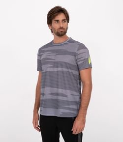 Camiseta Esportiva Estampada com Detalhe Neon no Braço