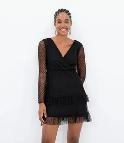 Vestido Curto em Tule com Textura Poá e Babados