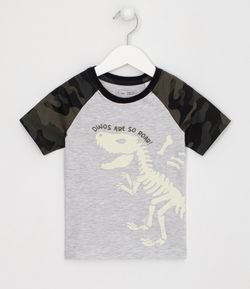 Camiseta Infantil Estampa Dinossauro Brilha no Escuro - Tam 1 a 5 anos