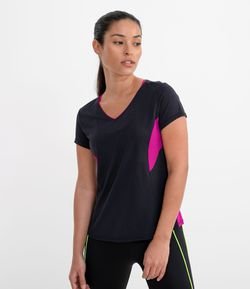 Camiseta Esportiva Manga Curta Lisa com Recortes