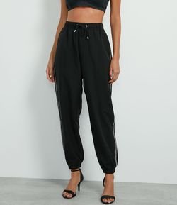 Calça Jogger em Crepe com Tira de Strass nas Laterais