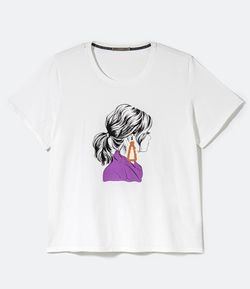 Camiseta Manga Curta Estampa Mulher com Brinco Curve & Plus Size