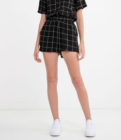 Short Curto em Viscose Estampa Xadrez Grid