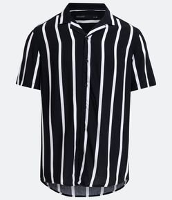 Camisa Slim em Viscose com Listras e Manga Curta