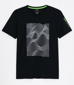 Camiseta Esportiva Manga Curta com Estampa Ondular
