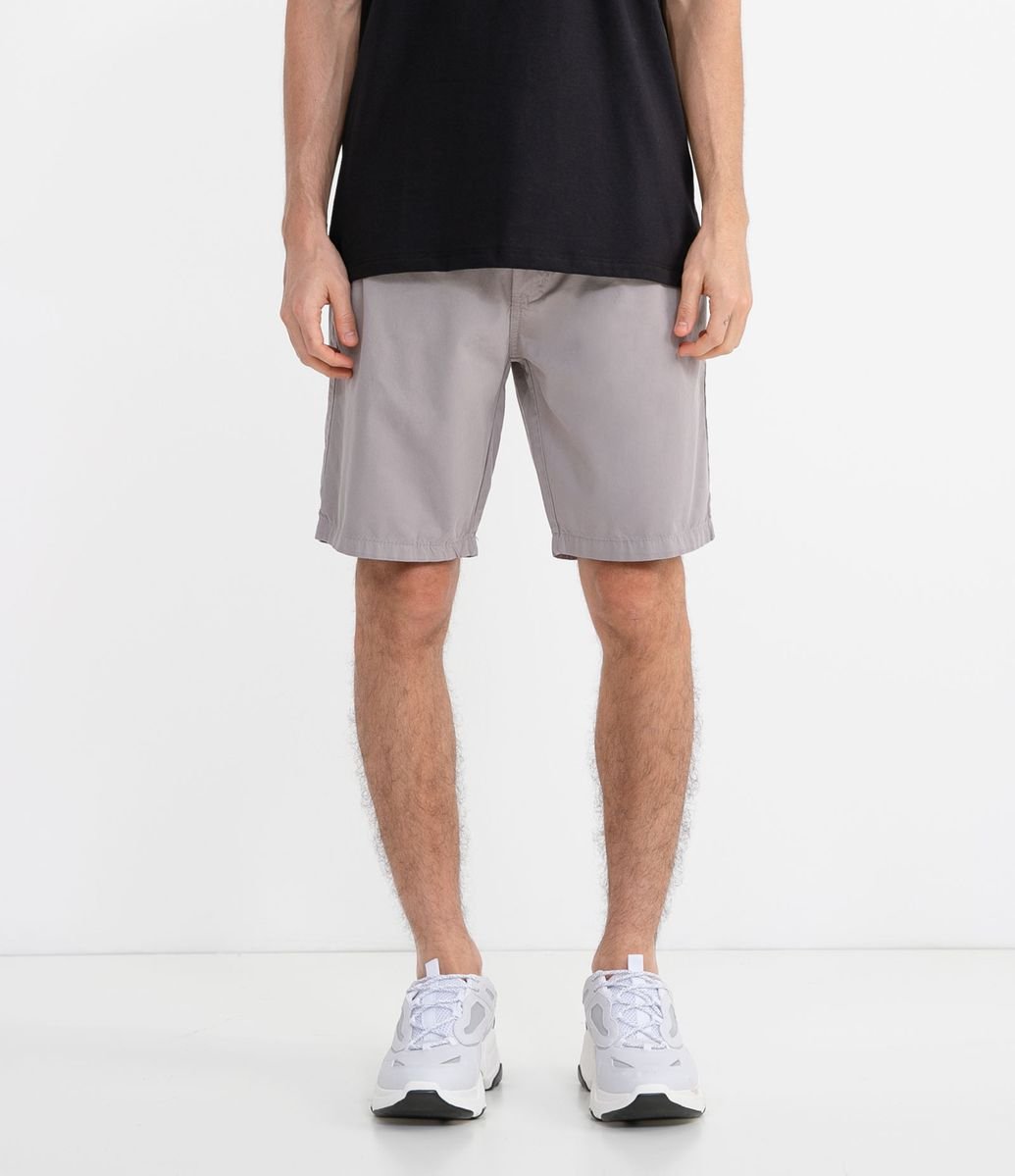 Bermuda slim básica em sarja Clearance