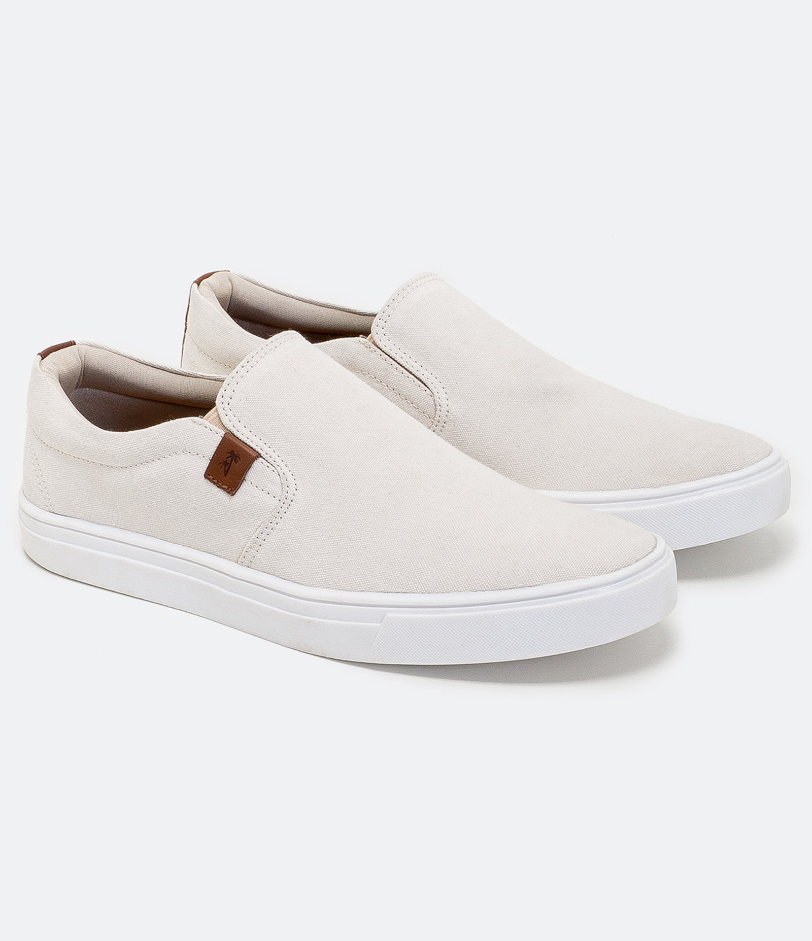 Tênis Slip On com Recortes e Etiqueta Aplicada Branco 1