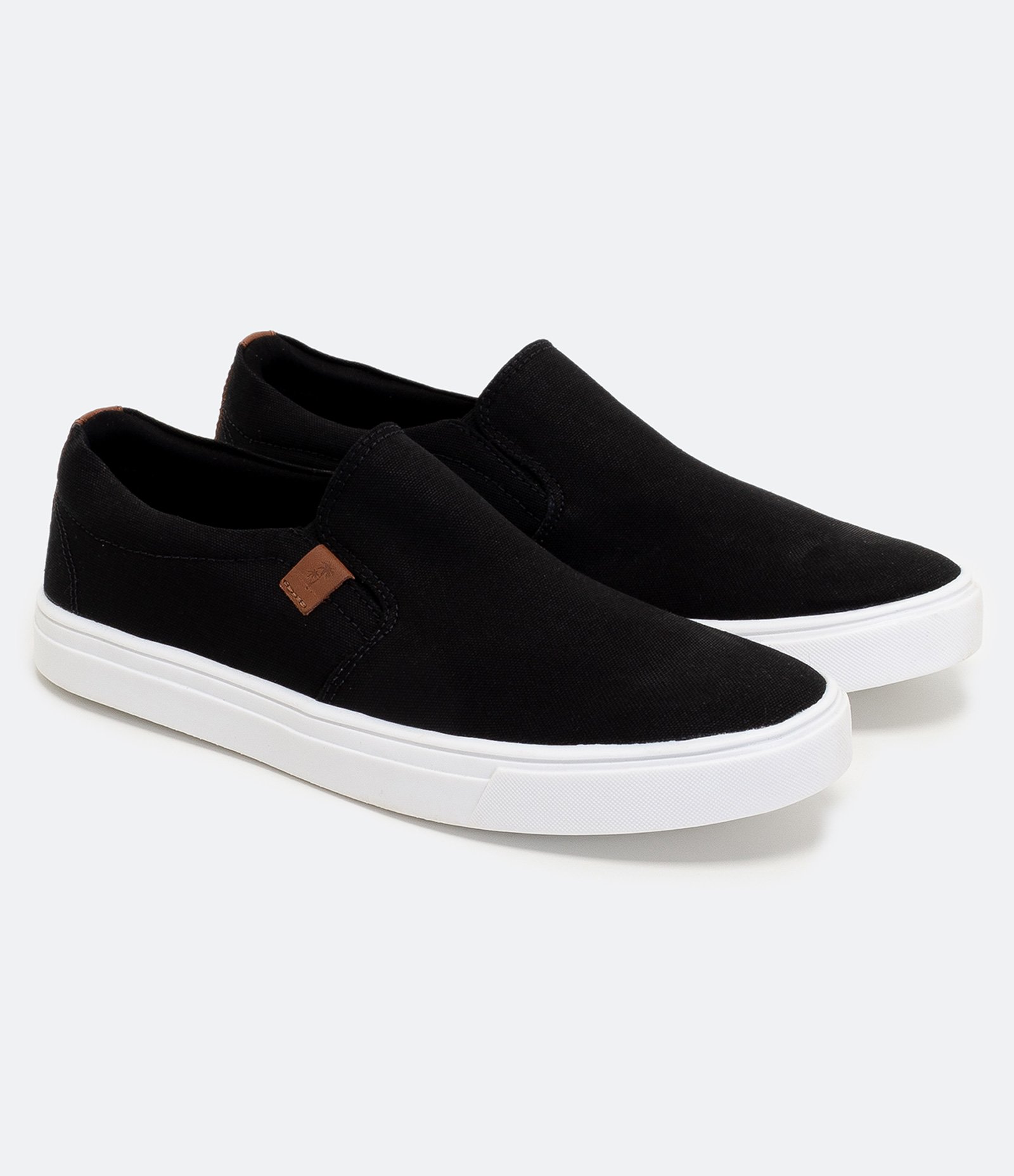 Tênis Slip On com Recortes e Etiqueta Aplicada Preto 1