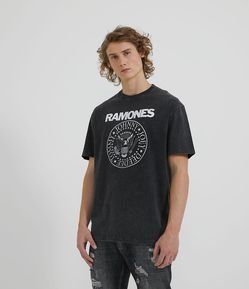 Camiseta Manga Curta com Estampa do Ramones