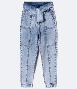 Calça Reta Jeans com Costura Frontal e Amarração