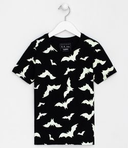 Camiseta Infantil Estampa Morcegos Brilha no Escuro - Tam 4 a 14 anos
