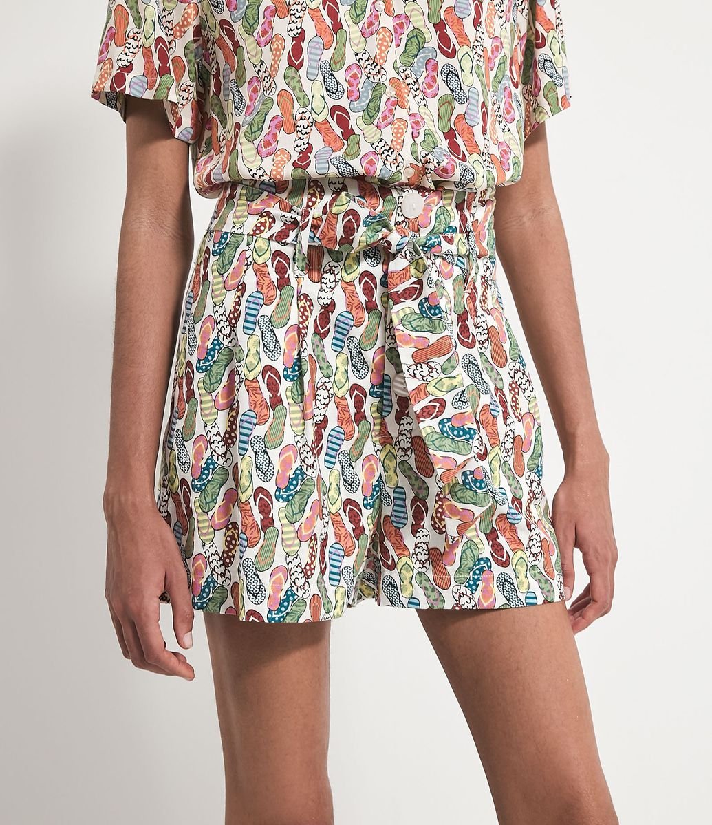 Short Clochard com Cinto Faixa e Estampa de Chinelinhos  é boa?