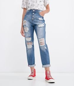 Calça Mom Jeans com Puídos e Barra Dobradinha